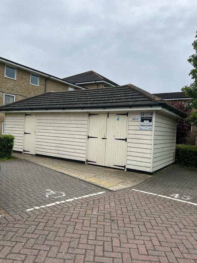Modern Beautiful Gated Two Bed Apartment Stifford Exterior foto